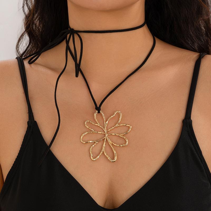 Flower cord necklace | Womens Necklaces Jewellery Necklaces